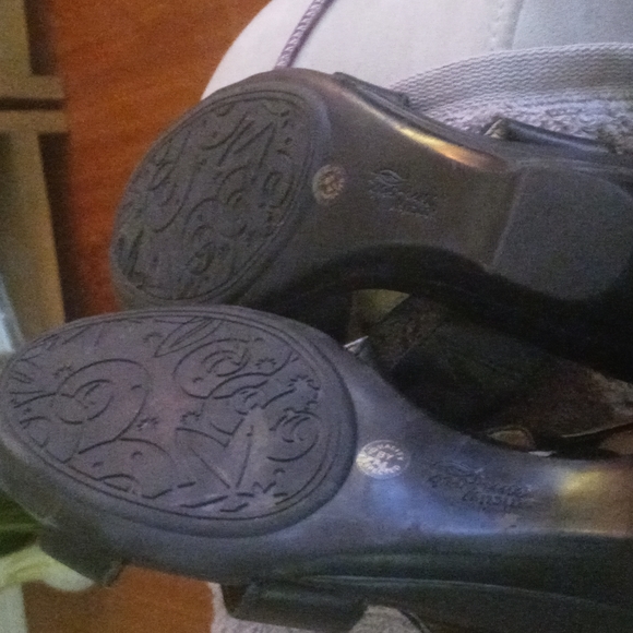 Strictly Comfort wedge sz 8.5. Donating soon - Picture 2 of 3